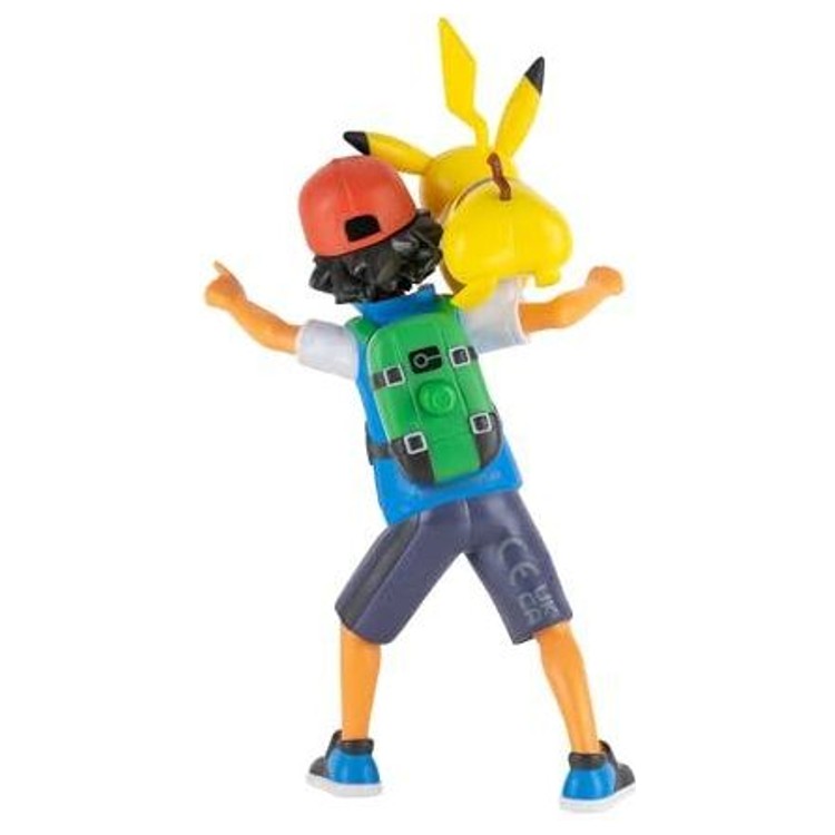 Les mêmes figurines vues de dos, sac à dos vert de Sacha et queue de Pikachu visibles