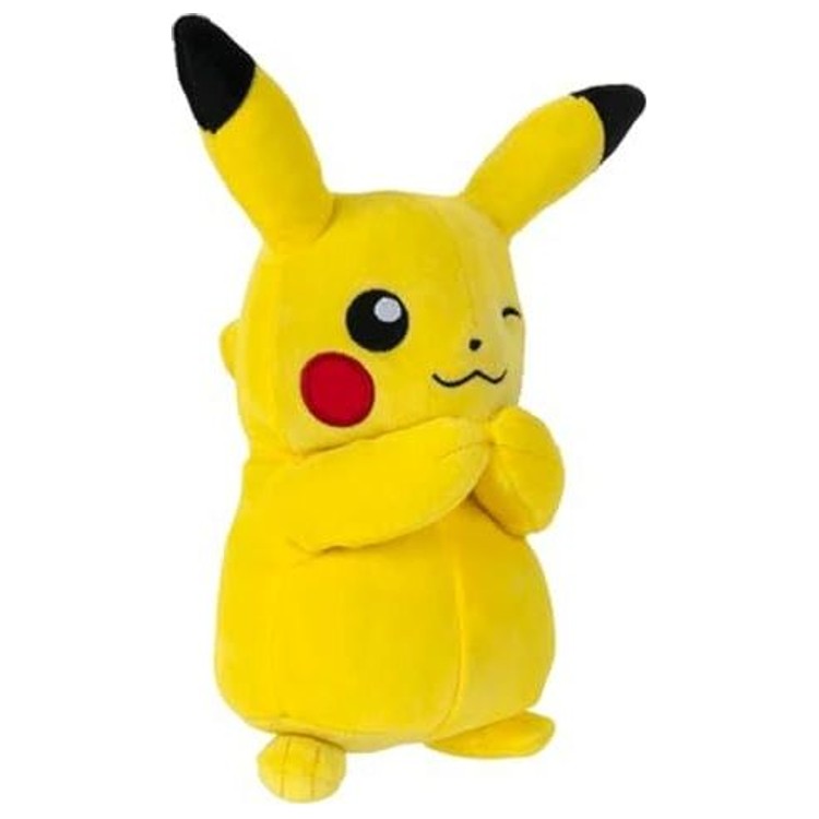 Peluche Pikachu 20 cm photographiée de profil, mettant en valeur sa queue en forme d’éclair et sa posture assise.