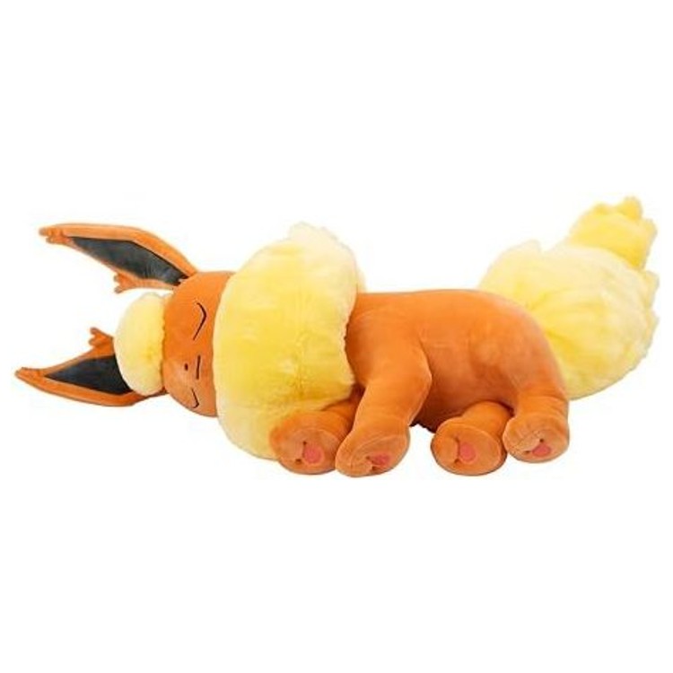 Zoom sur la queue de la peluche Pyroli 45 cm, montrant les nuances de jaune et d’orange caractéristiques de ce Pokémon Feu.