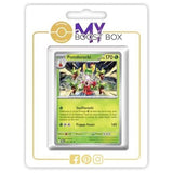 Carte Pomdorochi visible dans un support blanc marqué MY BOOST BOX, avec ses attaques sous l’illustration.