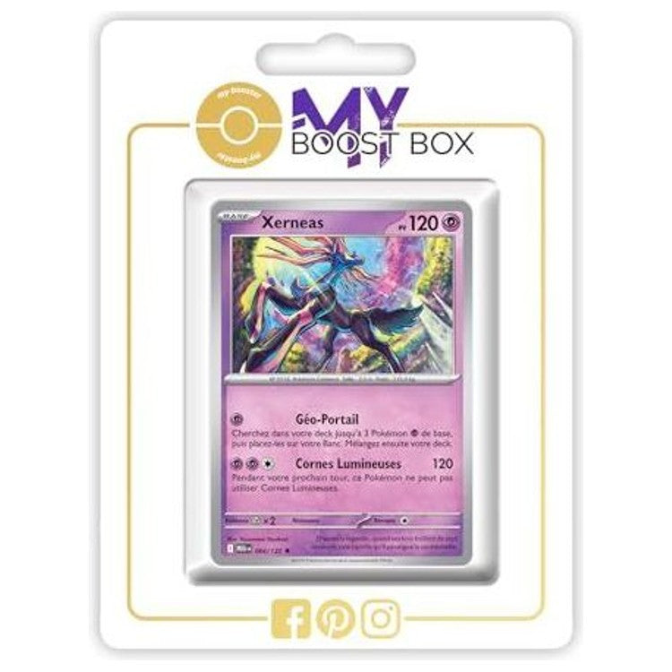 Carte Xerneas visible dans un emballage blanc marqué MY BOOST BOX, avec son illustration et ses attaques.